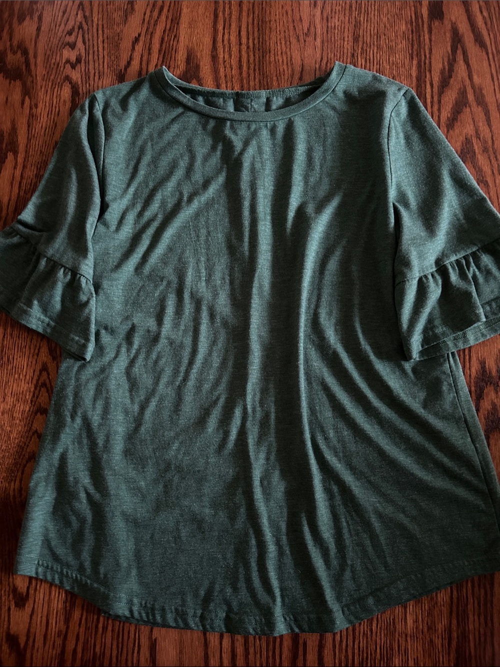 LARGE Women’s Green Ruffle Sleeve Top